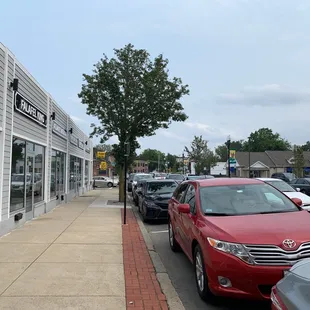 Easy to find side street parking on a busy street.
