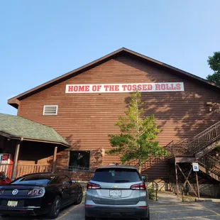 the outside of the restaurant