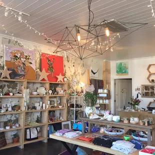 I stopped in for the pre Valentines Day Pop Up Shop to pick up some yummy macarons from 17Bershire.