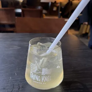 Earl Gray Arnold Palmer seltzer cocktail