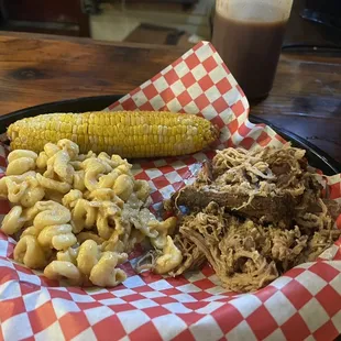 Bbq platter, pulled pork, Mac and cheese and corn on the cob
