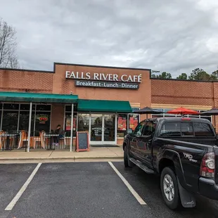 a pickup truck parked in front of the restaurant