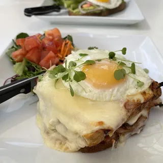 Croque Madame (790 cal.)