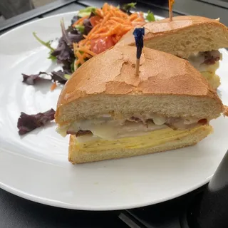 Brie and Bacon (750 cal.)