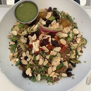 Warm Quinoa, Kale and Asparagus Bowl (600 cal.)
