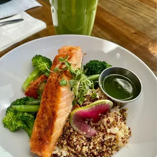Grilled Atlantic Salmon and Cilantro Pesto Bowl (650 cal.)