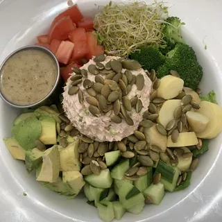 Pumpkin Seed Tuna Salad Bowl (650 cal.)
