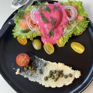 Salmon in Creamy-Dill Sauce (700 cal.)