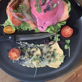 Salmon Nicoise (680 cal.)