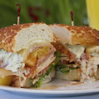 Pineapple Revolution (900 cal.)