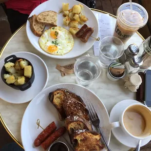 Frenchie toast w/ Spanish chorizo on the bottom. Dos on the top. Iced hazelnut latte could have been sweeter. Latte was smooth and good.