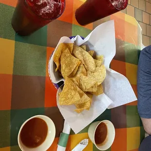 Chips and salsa with ice Teas