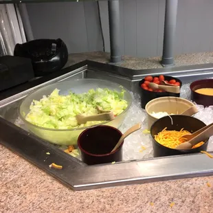 Lettuce salad bar