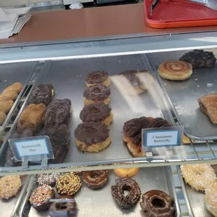 Great selection of fresh donuts 24 hrs a day!