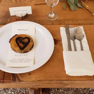 Dinner plates, silverware, ivory napkins, wine glasses