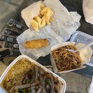 Egg Roll, Beef Fried Rice, Beef Chow Mein, peppersteak combo platter, and Crab Rangoon