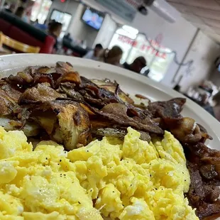 The scrambled 3-egg breakfast with bacon and potatoes was perfect. Had coffee, wheat toast, and apple juice to round it out.