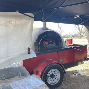 Oven for baking pizza