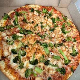 Large Chicken &amp; Broccoli Pizza
