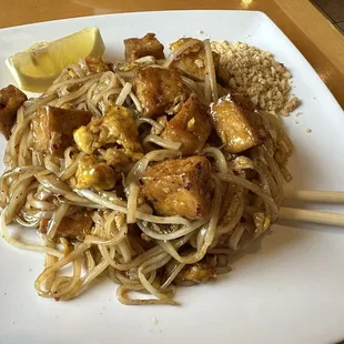 Pad thai w tofu, medium spice