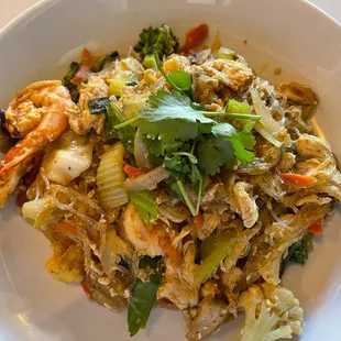 #17. Pad Woon Sen with chicken and shrimp.