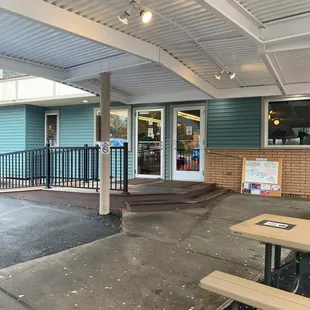 Cute place and the smell OMG! Smells soooo good!