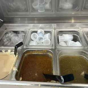 Salsas Left side orange sauce was spicier than the others.