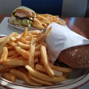 Famous Burgers: Cheeseburger Combos