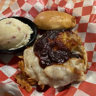 BBQ PULLED CHICKEN SANDWICH