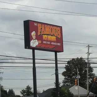 Got the 'Weiner Special', with chili. Fast, fresh and filling. Friendly staff, tasty lunch. Would definitely go again.