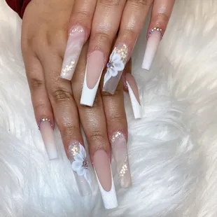 Pretty nails set at Famousnails