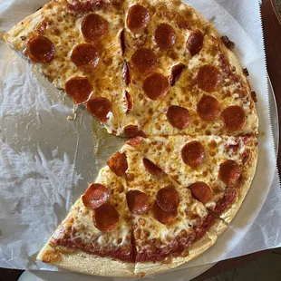 Large pepperoni pizza