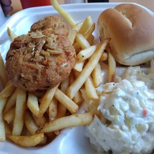 Crab cake platter comes with fries and coleslaw.  It was all great.