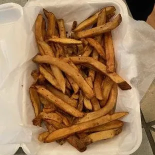 Great fries to go! Only $3.99 with amazing ranch dressing, too. Great service!