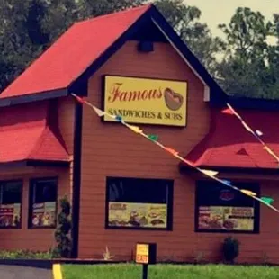 the outside of a restaurant