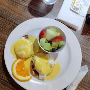 eggs benedict plus fruits and water