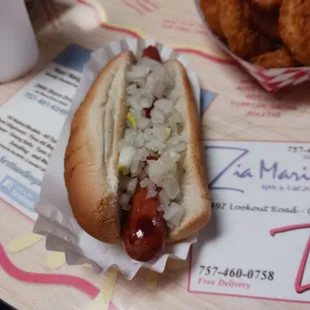 Hotdog and raw onions