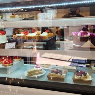 Delectable &amp; beautiful cakes.