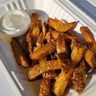 Potato wedges with dipping sauce