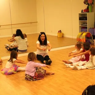 Miss Elizabeth teaching little ballerinas