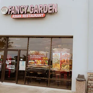 Restaurant outdoor entrance