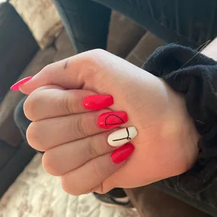 This is how the letters are supposed to be but the my thumb nail is so much bigger than my other thumb nail and overall they look cheap