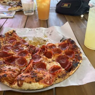 Pepperoni Estremo pizza and homemade lemonade