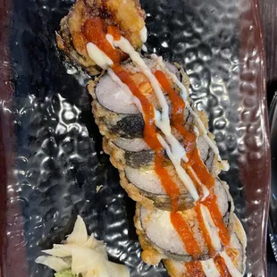 Giving 4 star because of service. Had to ask too many times to locate waiter. Sushi was good, ordered the Dynamite roll. It was yummy