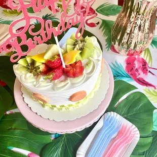 Cakes include free bag of: mini plates, cutting knife, and mini forks.