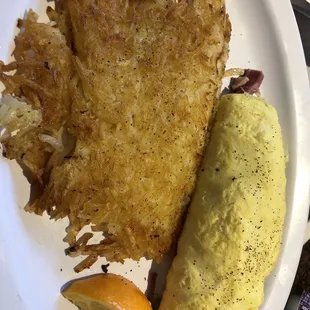 Western omelette and crispy hash browns