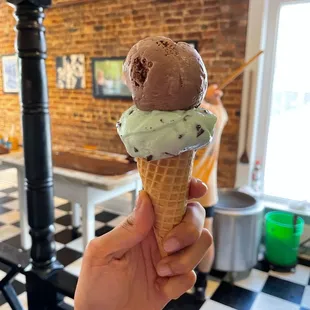 a hand holding an ice cream cone