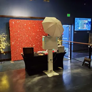 Clean setup, extra large monitor, courteous professional staff - for any occasions.