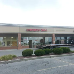 the outside of a restaurant