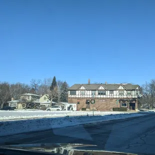 Don't worry, I'm not driving, I'm the passenger. View of her food cart from next to the park.
